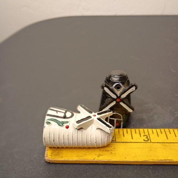 VTG Dutch Windmill Salt & Pepper Shakers Souvenir Of Caney Kansas Hand-Painted - Picture 6 of 15